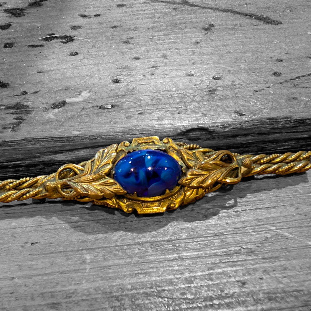 Gold Tone Pin with lapis Blue Stone And Leaf Brooch
